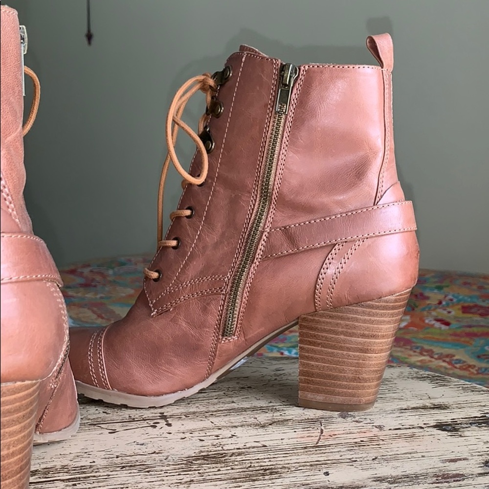 NWOB Bella vita Boots - Picture 2 of 12